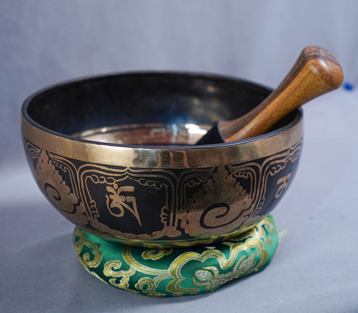 SB-0073824cm Hand Etched Om Jambati Singing Bowl D Note