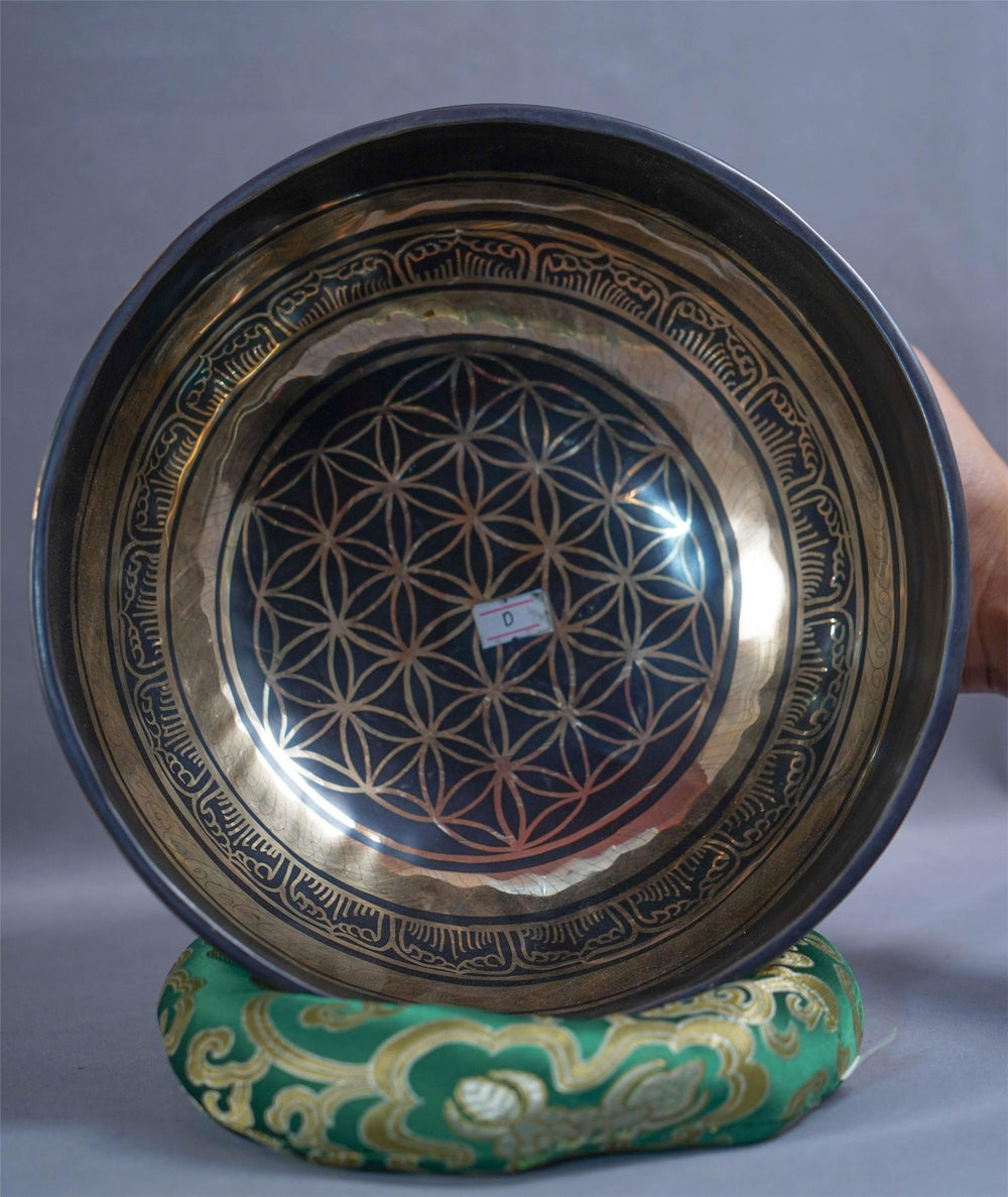 SB-0073824cm Hand Etched Om Jambati Singing Bowl D Note