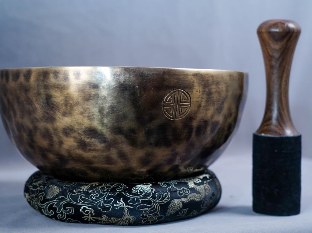 Jambati Tiger Full Moon Singing Bowl | A Note Crown Healing