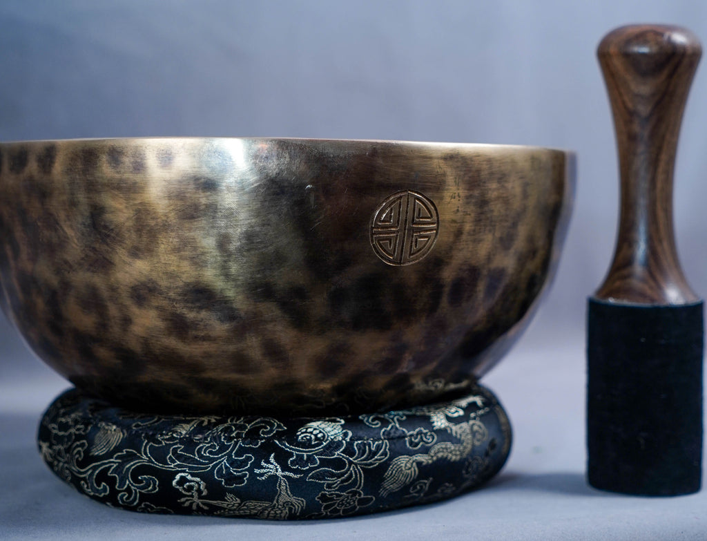 Jambati Tiger Full Moon Singing Bowl | A Note Crown Healing