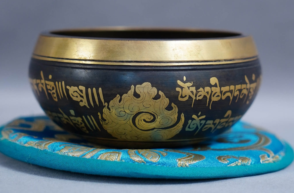 SB-00137Black Gold Om Etched Brass Singing Bowl