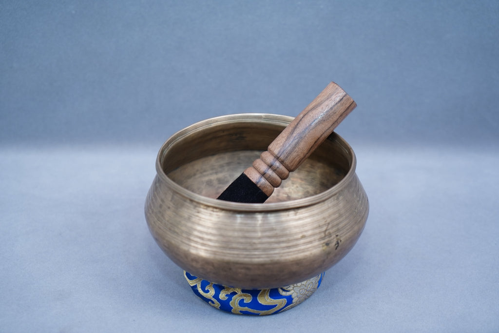 SB-00838Bodhgaya Monk Bowl Note D Ultabati Singing Bowl