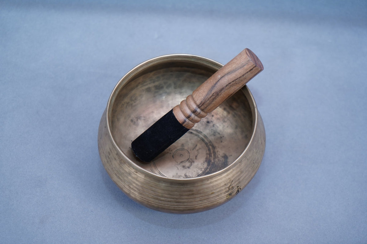 SB-00838Bodhgaya Monk Bowl Note D Ultabati Singing Bowl
